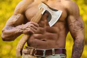 Hache de chasse et de camping en acier carbone avec manche en bois de frêne, lames en acier carbone faites à la main, haches vikings, avec manche enveloppé de cuir noir - Product Image 5