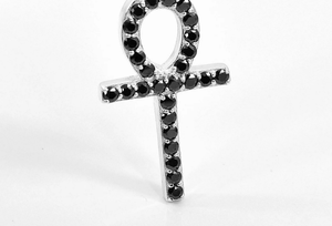 จี้รูปกางเขนเงินแท้ 925 ประดับโมอิสซาไนต์สีดำ ทำด้วยมือ มีขนาดให้เลือกตามสั่ง - Product Image 2
