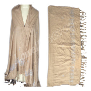 Elegante Bufanda de Viscosa con Bordado, Bufanda de Rayón Lisa, Suave y Ligera, Bufanda de Diseño Elegante para Mujer con Bordado Fino - Product Image 1