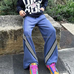 Pantalon de survêtement formel pour homme en molleton gaufré 100 % coton, qualité supérieure, avec cordon de serrage central et technique de broderie, fabrication OEM - Product Image 2