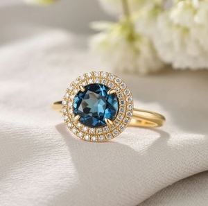 Anillo de Compromiso de Moissanita Azul en Plata de Ley 925 con Baño de Oro y Engaste de Garras para Mujer - Joyería para Boda y Aniversario - Product Image 2