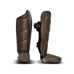 Protège-tibias de style nouveau avec intérieur confortable et coque extérieure robuste pour l'entraînement physique - Product Image 1