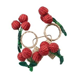 Anillo para servilletas de ratán con forma de cereza roja para una presentación encantadora en mesas de comedor en hogares, cafeterías, restaurantes y eventos especiales, procedente de la India. - Product Image 6