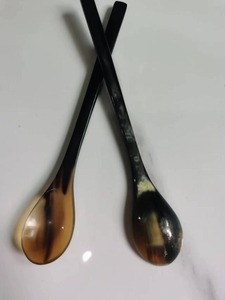 Cuillère en corne de buffle polie, style médiéval, faite à la main, style folklorique, étanche, objet d'art et de collection, ustensile de table – Meilleur prix - Product Image 4
