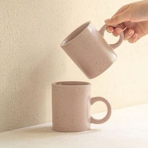 แก้วเซรามิคลายหมึกแบบมินิมอล สำหรับดื่มนม กาแฟ อาหารเช้า ใช้ได้ทั้งที่บ้านและที่ทำงาน - Product Image 2