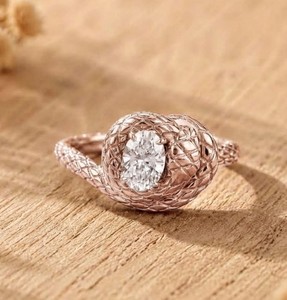 Bague de fiançailles serpent en or massif 10K 14K 18K avec diamant de laboratoire ovale taille brillant 0,55 carat certifié IGI, couleur DEF VSVVS - Product Image 4