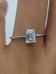 Anillo de Oro de 18K con Diamante Cultivado en Laboratorio de Corte Esmeralda de 1.04 CT para Mujer |   Anillo de Compromiso y Boda de Lujo |   Elegante Joyería Nupcial - Product Image 1