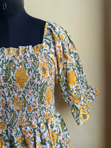 Robe longue décontractée bohème à imprimé floral en coton avec encolure carrée brodée et smockée - Product Image 5