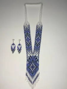 Conjunto de collar de cuentas de semillas azules y blancas hecho a mano, diseño elegante y moderno, joyería bohemia con flecos para bodas, fiestas, aniversarios. - Product Image 2