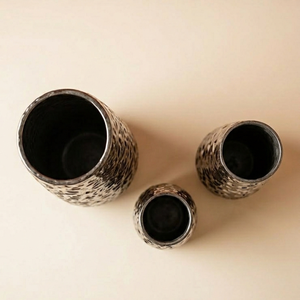 Vase à fleurs en métal texturé en forme d'étoile, finition antique noir et argent, lot de 3, idéal pour la maison, le jardin, les mariages et les fêtes - Product Image 3