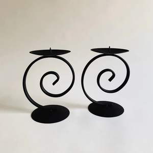 Candelabro de Hierro Estilo Decorativo, Hecho a Mano, Duradero, Diseñado para Hogares Artísticos y Decoración Interior Audaz - Product Image 6