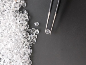 Topacio Blanco Natural de 4MM con Corte Trillón, Gema Suelta de la Mejor Calidad para la Fabricación de Joyas - Product Image 2