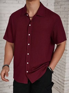 เสื้อเชิ้ตแขนสั้นผู้ชาย ระบายอากาศได้ดี เนื้อผ้ามีเท็กซ์เจอร์ คอปกคิวบา สไตล์ลำลอง ใส่ได้ในฤดูร้อน ติดกระดุม แฟชั่นสตรีทแวร์ รับผลิตแบบ OEM ตามสั่ง - Product Image 3