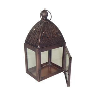 Farol de vela rectangular alto marroquí de metal con acabado bronce antiguo, con hoja grabada en relieve, techo con paneles de vidrio y asa de anillo superior - Product Image 3