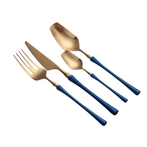 Ensemble de couverts en acier inoxydable durable de luxe avec finition dorée et poignée noire moderne pour la maison et la restauration - Product Image 6