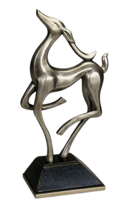 Sculpture de cerf en métal moderne, décoration de table artisanale pour le salon, cadeau d'anniversaire - Product Image 1