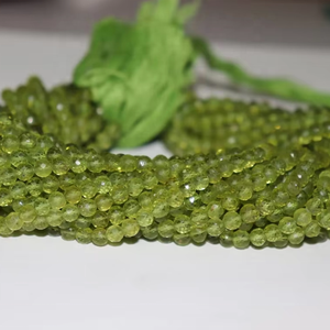 Vente en gros de perles rondes à facettes en péridot naturel de 4 à 5 mm de long pour la fabrication de bijoux boules rondes - Product Image 1