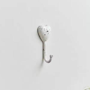 White Heart Shape Wall Hook Distressed <b>Metal</b> Single <b>Coat</b> <b>Hanger</b> Rustic Decorative Hook For Entryway Kitchen Bathroom Home Use - Product Image 2