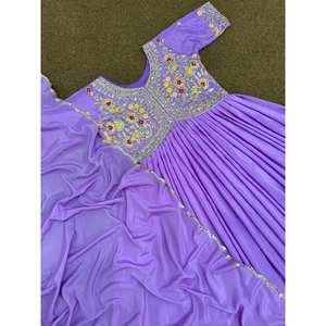 Vestido Aliya con Dupatta, con Elegante Bordado y Lentejuelas, para Eventos Nocturnos - Product Image 3