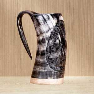 Jarra de Cuerno Vikinga Pulida con Diseño Tribal, Jarra de Cuerno de Búfalo Natural, Estilo Vintage con Asa, Accesorio de BELLADEC - Product Image 3