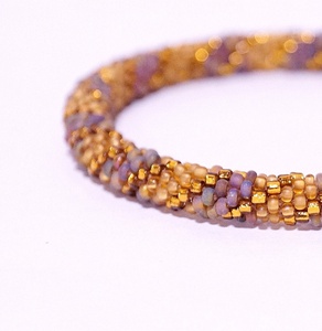Bracelet moderne en perles de verre, design tendance et élégant, bijoux faits à la main pour femmes, article cadeau, léger, prix de gros - Product Image 2