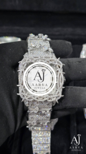 Montre mécanique pour femme avec cadran en cristal, boîtier carré et bracelet en strass, un bijou affirmé - Product Image 3