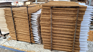 Postes de fibra de coco natural diseñados para soportar plantas trepadoras, mejorar el crecimiento y enriquecer los espacios de jardín interiores y exteriores. - Product Image 3