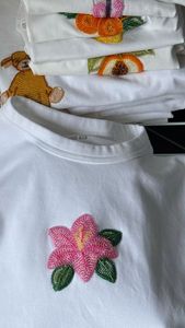 Blusa de Alta Calidad para Mujer, Bordada, Estilo Nuevo y Popular, Cuello en V, Mangas Cortas, Transpirable, con Estampado Floral Plisado - Product Image 5
