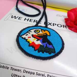 Collier pendentif aigle artisanal perlé avec perles blanches, rouges, jaunes, vertes, bleues, noires, violettes et cordon long pour un style artistique - Product Image 4