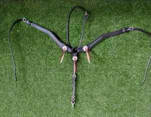 Juego de caballete y peto de caballo occidental de cuero genuino, calzones ecuestres duraderos fabricados en India, precios al por mayor - Product Image 3