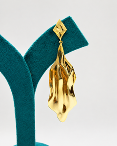 Boucles d'oreilles pendantes Sstringz Exim en laiton plaqué or pour femme, motif feuille géométrique irrégulier, tendance, longues, vente en gros Delhi - Product Image 2