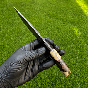 มีดทำมือสำหรับล่าสัตว์และแล่เนื้อ เหล็กดามัสกัส ใบมีดตรง ด้ามทำจากเขาสัตว์และกระดูก พร้อมปลอกหนัง รับผลิตตามแบบ ODM คุณภาพระดับอุตสาหกรรม - Product Image 3