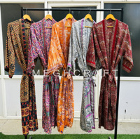Robe Kimono Bohème Indienne en Soie Recyclée MEGH CRAFT, Col en V, Manches Longues, Motif Floral, Grande Taille, Idéale pour l'Été – Vente en Gros