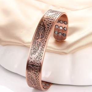 Pulsera Terapéutica Metálica Premium con Acentos Botánicos Sagrados, Joyería Metálica de Moda con Diseño Exquisito - Product Image 1