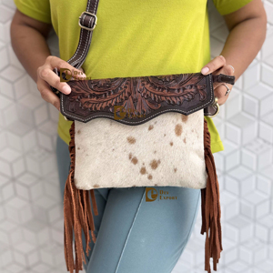 Bolso bandolera de cuero con flecos y grabado a mano estilo occidental, vintage, bohemio, hecho a mano, de piel con pelo, multiusos. - Product Image 1