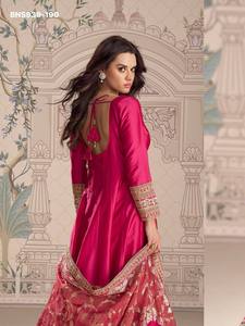 Vestido y Dupatta de Seda Vichitra de Excelente Calidad para Uso Ocasional con Bordado de Hilo y Lentejuelas, Exportador Indio - Product Image 2