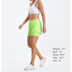 Shorts de sport pour femmes tendance vert néon 2-en-1, shorts de course haute visibilité avec doublure intérieure - Product Image 4