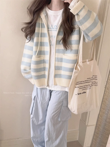 เสื้อโค้ทมีฮู้ดลายทางบางเบาแบบใหม่ คอลเลคชั่นสำหรับฤดูใบไม้ผลิและฤดูใบไม้ร่วง สไตล์ลำลอง แฟชั่นอินเทรนด์ ใช้งานได้หลากหลาย สวมใส่สบาย - Product Image 2