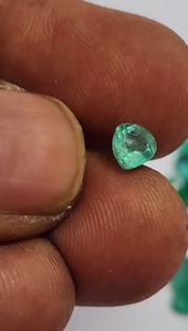 Émeraude naturelle facettée, pierre précieuse verte en vrac pour les créateurs de bijoux et les créations sur mesure - Product Image 4