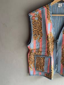 <b>Quilted</b> Tiger Print Vest Women's V-Neck Sleeveless <b>Jacket</b> Summer Animal <b>Pattern</b> Patch Pocket Outerwear GIFT FOR HER - Product Image 4