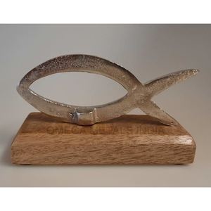 Última escultura de pescado con base de madera Diseño de calidad fresca para decoración y adornos navideños de mesa - Product Image 4
