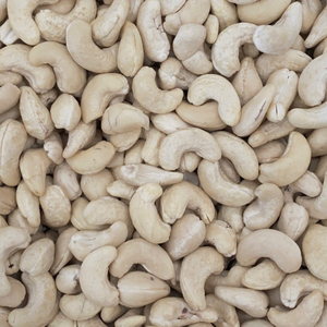 เม็ดมะม่วงหิมพานต์ดิบคุณภาพดีจากผู้ผลิตซานติโก - Product Image 1