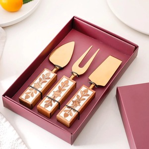 Ensemble de couteaux à fromage classiques avec manche en bois, lame en acier inoxydable, pointe dorée, outils de service pour les fêtes, couteau à fromage de qualité supérieure avec manche en bois - Product Image 3