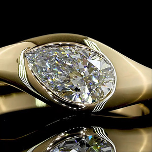 Anillo de compromiso y aniversario para mujer con diamante de laboratorio IGI Ceri talla pera, engaste biselado, banda curva pavé, oro de 10K/14K/18K - Product Image 2