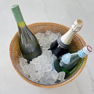 Cesta enfriadora de bebidas de ratán con diseño personalizado, hecha a mano, para botellas de vino. - Product Image 3