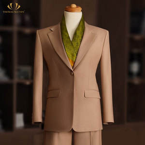 Signature : Costume Brown Timeless Beauty - Coupe élégante et féminine - Ensemble 2 pièces haut de gamme pour la femme moderne |   Vietnam - Product Image 1