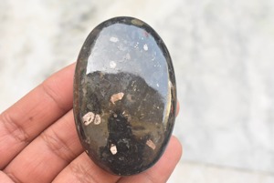 Pierre de Nuummite en Gros, Tour de Nuummite en Cristal Naturel d'Inde, Cristal Fait Main - Product Image 4