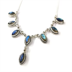 Collar de Piedras Preciosas de Labradorita Multicolor con Cabujón Marquise, Hecho con Plata Pura, Duradero e Hipoalergénico - Product Image 2