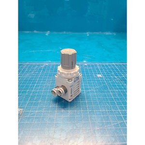 Régulateur de vide SMC IRV10A-C08, utilisé comme pièce détachée pour équipement semi-conducteur d'occasion - Product Image 1