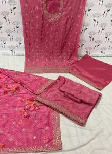 Juego de Gharara de seda Chinon pesado tradicional pero moderno con exquisito trabajo de bordado de secuencia Jari y multihilo para fiestas - Product Image 3